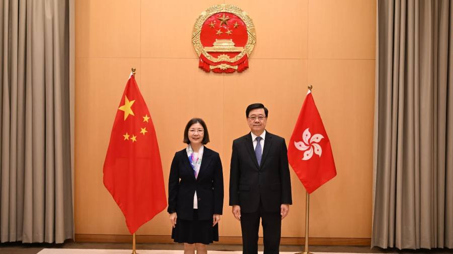 李家超監誓　謝小華宣誓就職