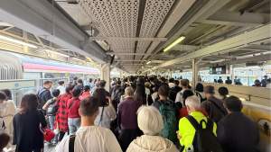 復活節首日錄30.2萬人次出入境　23.2萬港人離境　羅湖口岸最繁忙