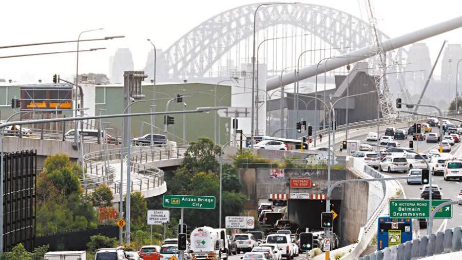 全球燃油短缺打亂復活節出行　澳洲民眾改變駕車遊計劃  政府籲先在城市入油