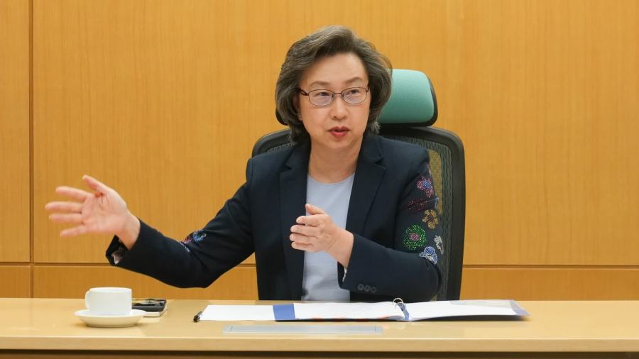 楊何蓓茵：公務員編制減至18.8萬個職位　薪酬趨勢調查料下月有結果