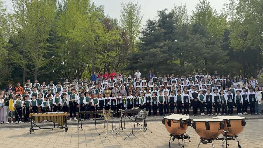 （有片）京港學子公園快閃合奏　共唱《有國才有家》