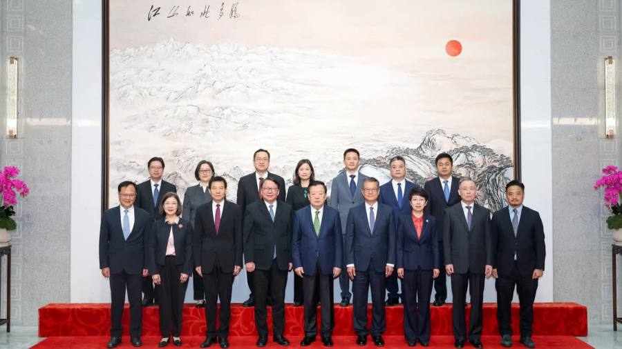 夏寶龍會見香港特區政府政務司司長陳國基、財政司司長陳茂波一行