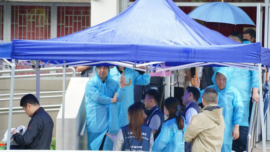 （多圖）宏福苑善後｜上樓執拾人數眾多　等候區大排長隊