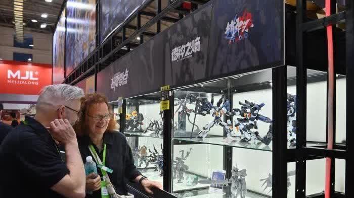 Chinese-made collectibles gain popularity among young consumers at Changchun expo