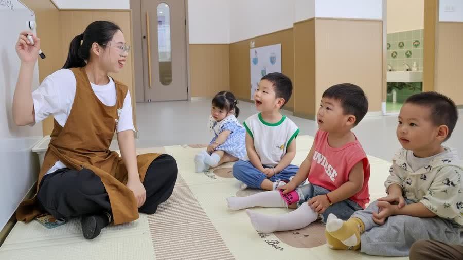 China moves to provide basic public services based on residence