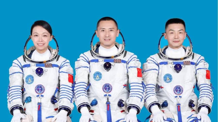 大公社評｜一借飛雲空　香江耀蒼穹