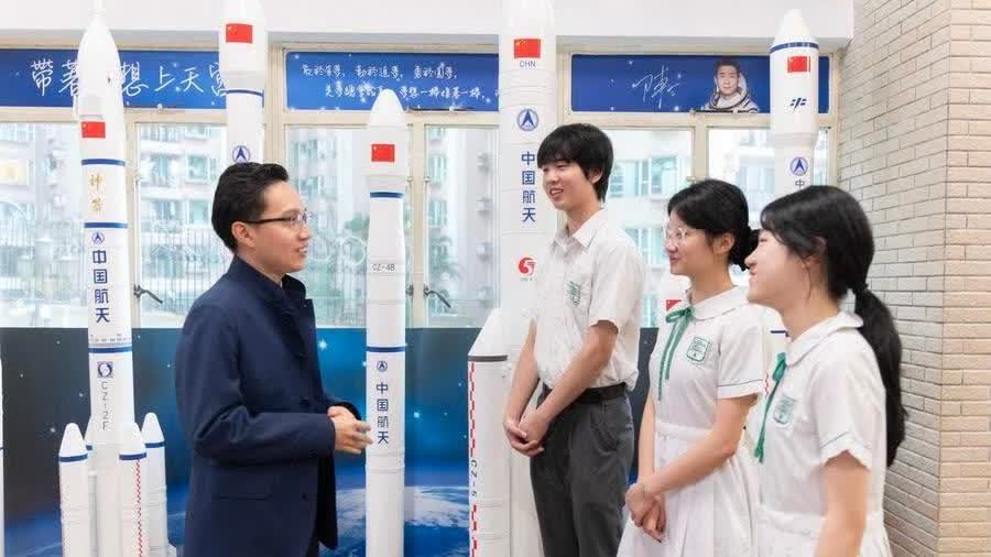 Hong Kong, Macao SARs cheer historic Shenzhou-23 crew milestone