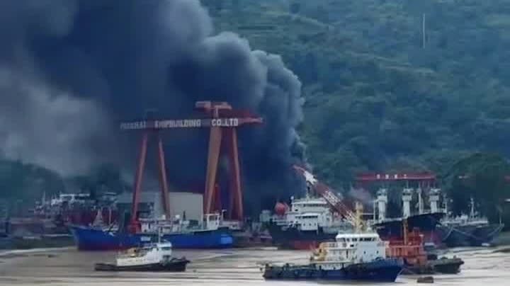（有片）福建福安一船廠發生爆炸　1名消防員失聯10人受傷
