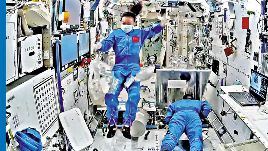 神二十三出差將滿三月　黎家盈「飛簷走壁」開展微生物監測