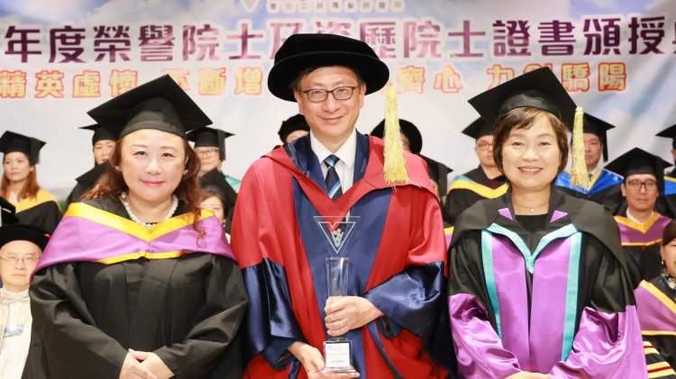教大校長李子建教授獲香港工業專業評審局「2026傑出成就獎」