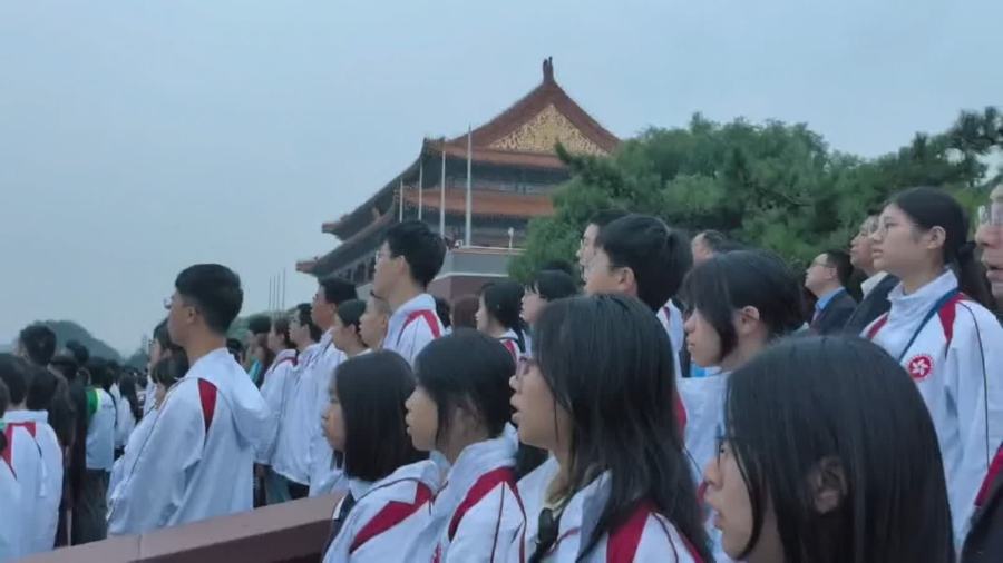 港澳青少年升旗隊訪京｜港生觀升旗深感震撼：為自己生在華夏感到自豪