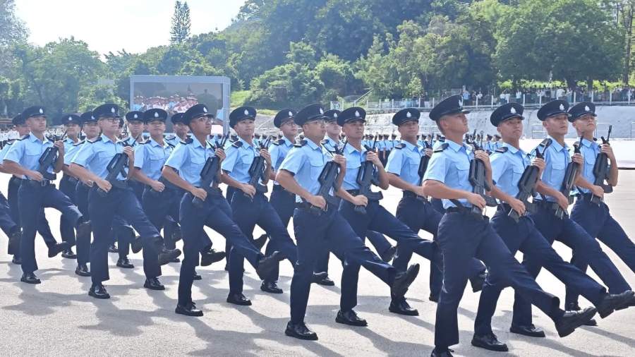 （有片）警察學院今結業會操　簡啟恩寄語：心中有法肩上有國