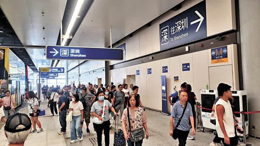 新皇崗明迎周末高峰　記者實測：「刷臉」前須先完成內地採集