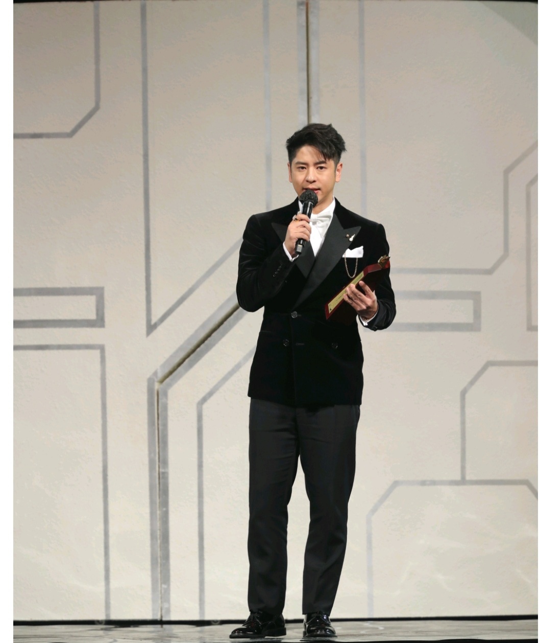 牙醫誤解唱歌係玩許廷鏗撰文反駁- 娛樂- 大公文匯網