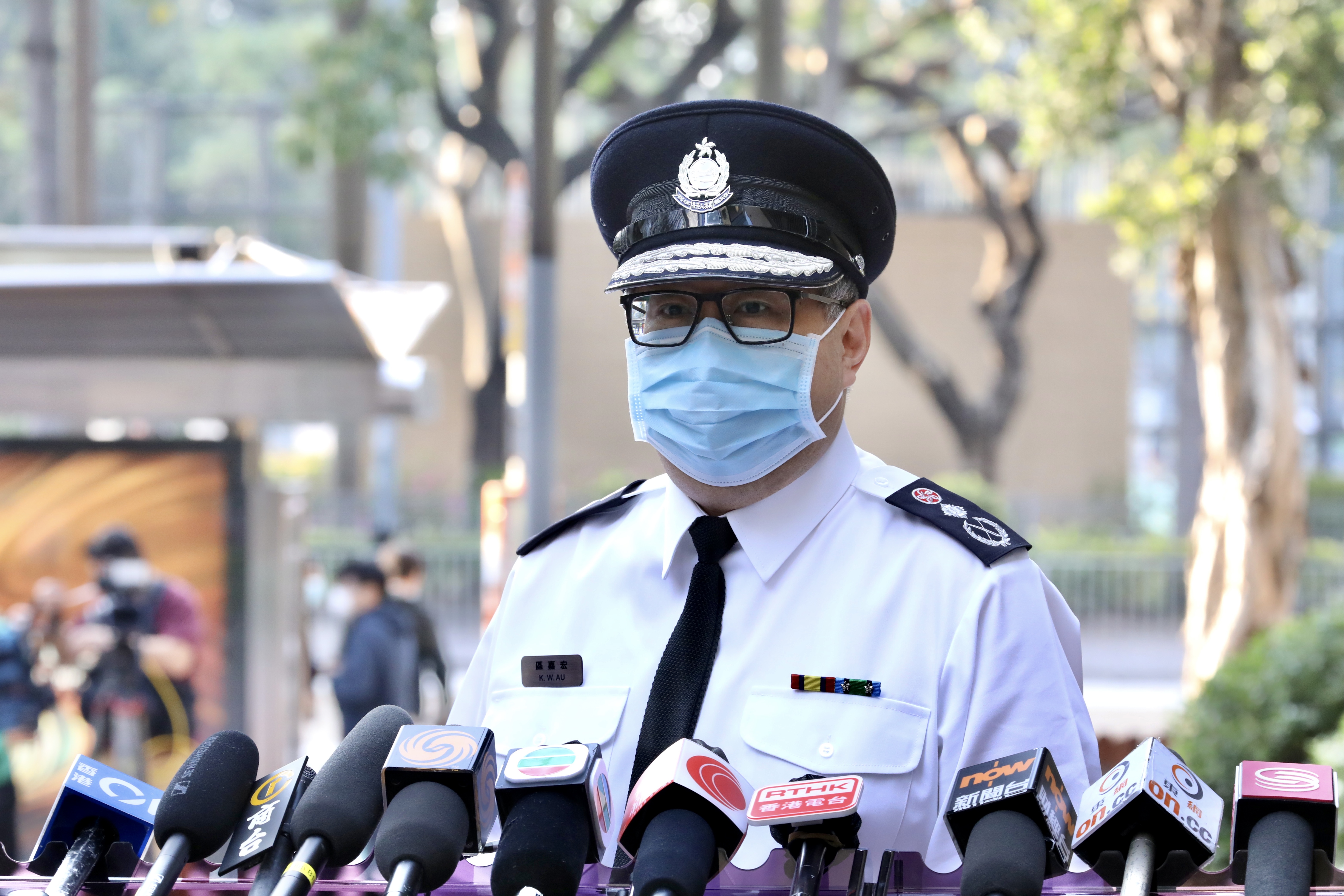 入境事務處處長區嘉宏表示，前線同事經常需要接觸不同市民，紀律部隊接種疫苗能夠保障成員和市民，亦可以起到鼓勵作用，呼籲市民積極接種疫苗。他強調，疫苗是香港社會復甦的一劑「強心針」，如今全世界疫苗供應緊張，港府能在這樣的情況下提供安全有效的疫苗給市民接種，十分得來不易。（大公文匯全媒體記者攝）