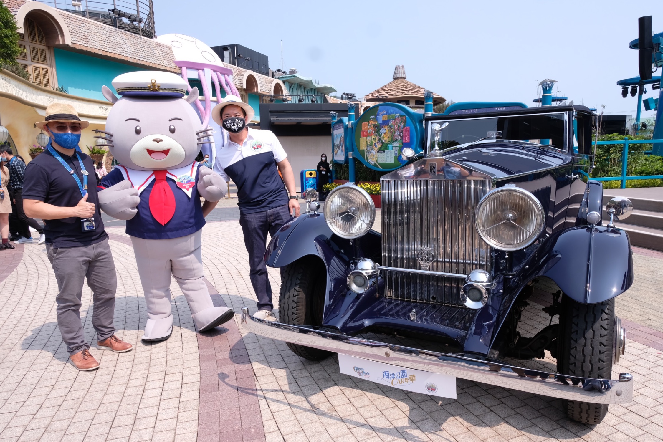 海洋公園夥拍香港老爺車會將於明日（26日）及後日舉行「CAR年華」車展，訪客只需持有海洋公園入場門票、智紛全年入場證或無限次入場證，即可以免費參加「CAR年華」，與擁有逾半世紀歷史的古董車合照打卡（大文新聞網記者 麥鈞傑 攝）
