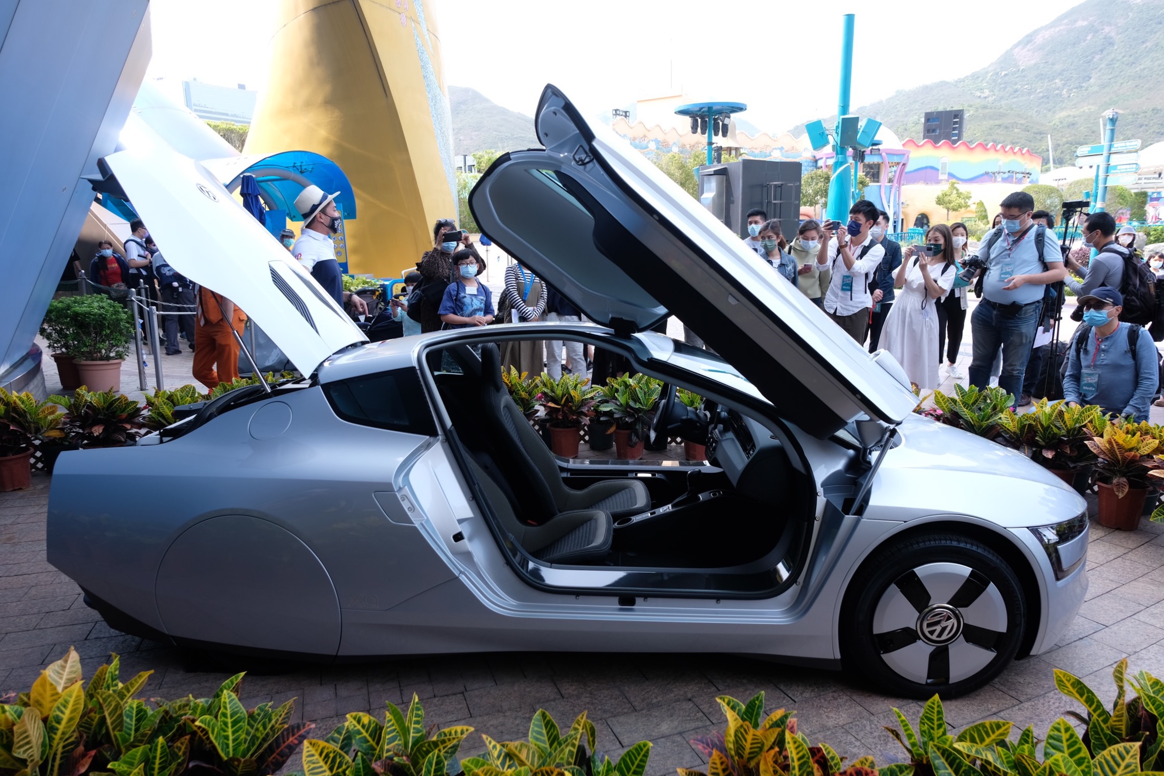 海洋公園夥拍香港老爺車會將於明日（26日）及後日舉行「CAR年華」車展，訪客只需持有海洋公園入場門票、智紛全年入場證或無限次入場證，即可以免費參加「CAR年華」，與擁有逾半世紀歷史的古董車合照打卡（大文新聞網記者 麥鈞傑 攝）