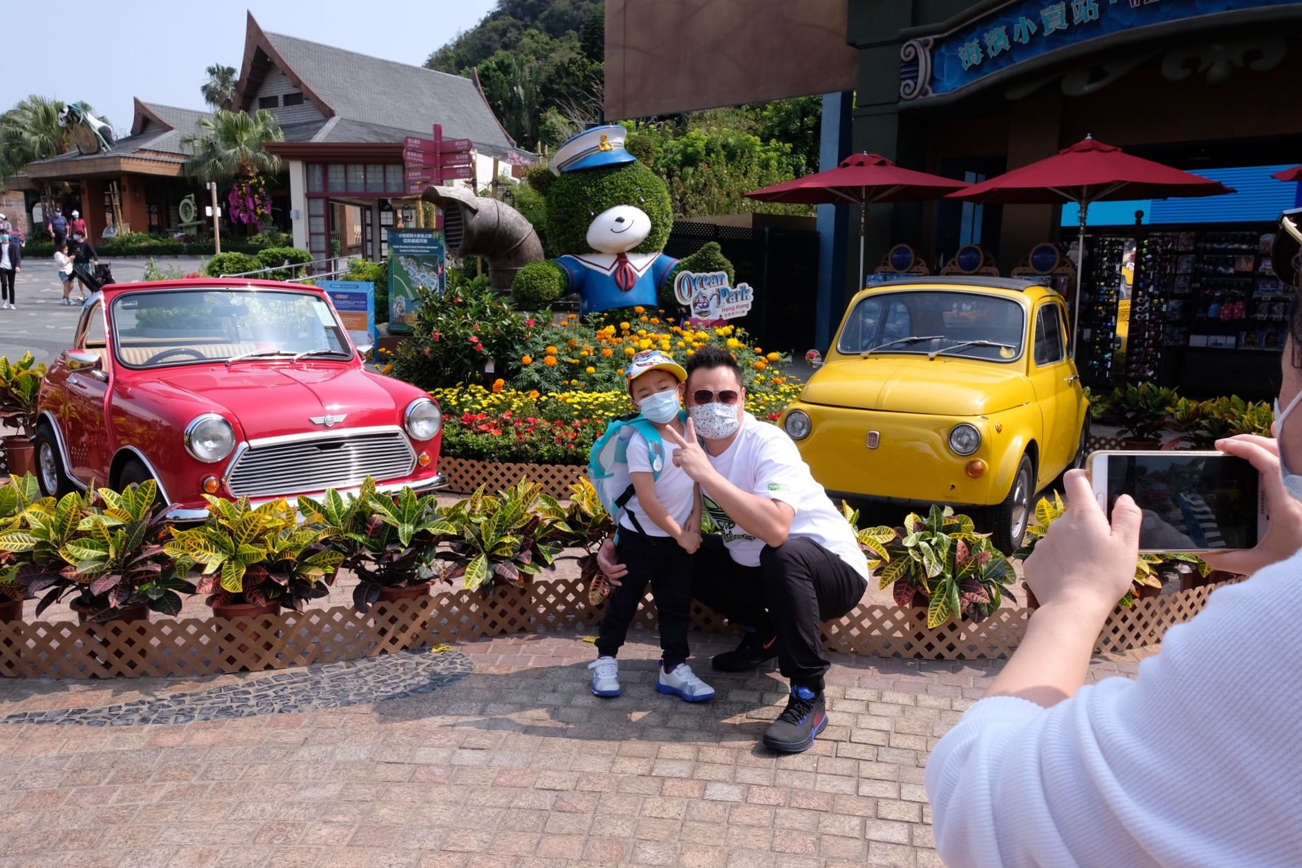 海洋公園夥拍香港老爺車會將於明日（26日）及後日舉行「CAR年華」車展，訪客只需持有海洋公園入場門票、智紛全年入場證或無限次入場證，即可以免費參加「CAR年華」，與擁有逾半世紀歷史的古董車合照打卡（大文新聞網記者 麥鈞傑 攝）