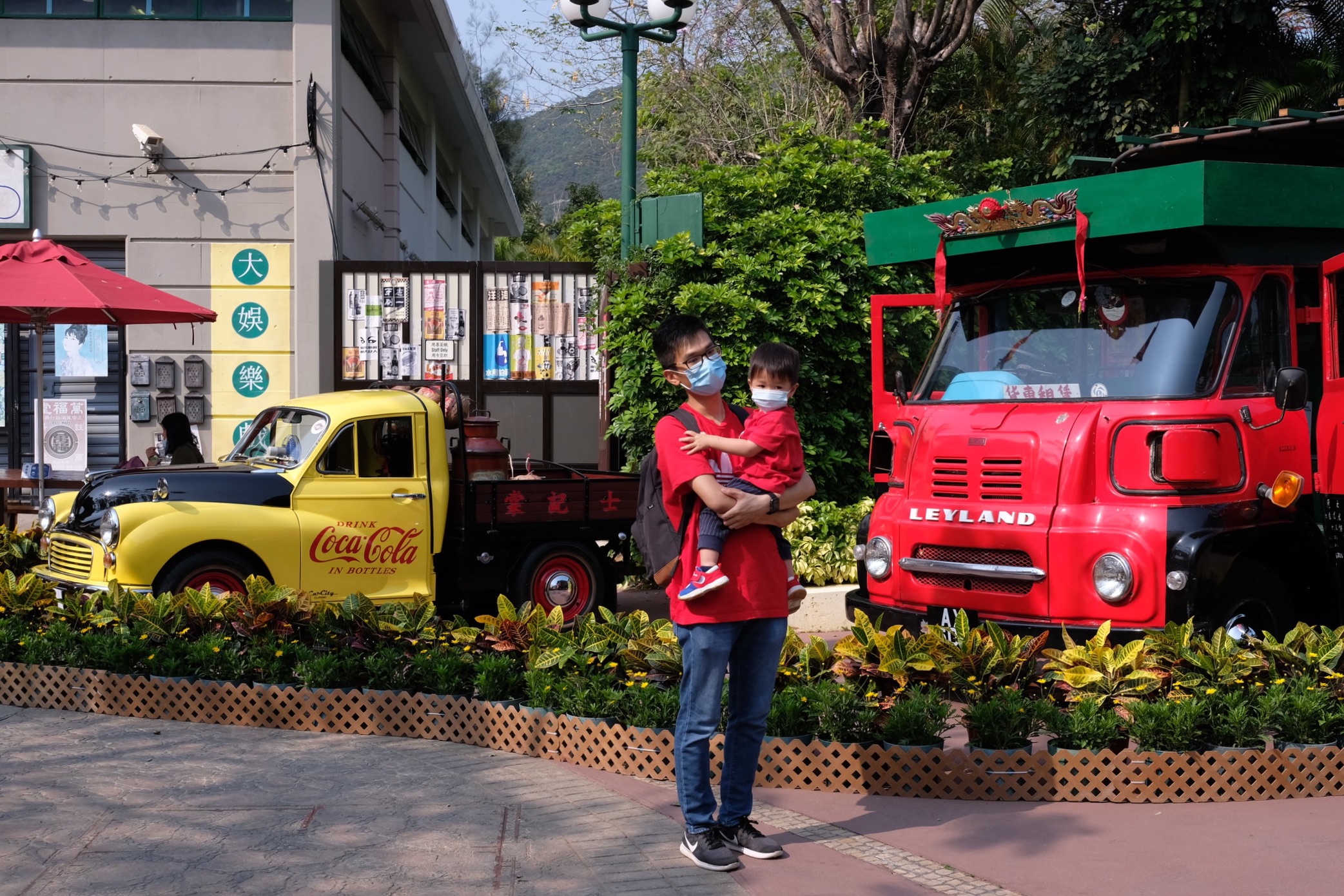海洋公園夥拍香港老爺車會將於明日（26日）及後日舉行「CAR年華」車展，訪客只需持有海洋公園入場門票、智紛全年入場證或無限次入場證，即可以免費參加「CAR年華」，與擁有逾半世紀歷史的古董車合照打卡（大文新聞網記者 麥鈞傑 攝）