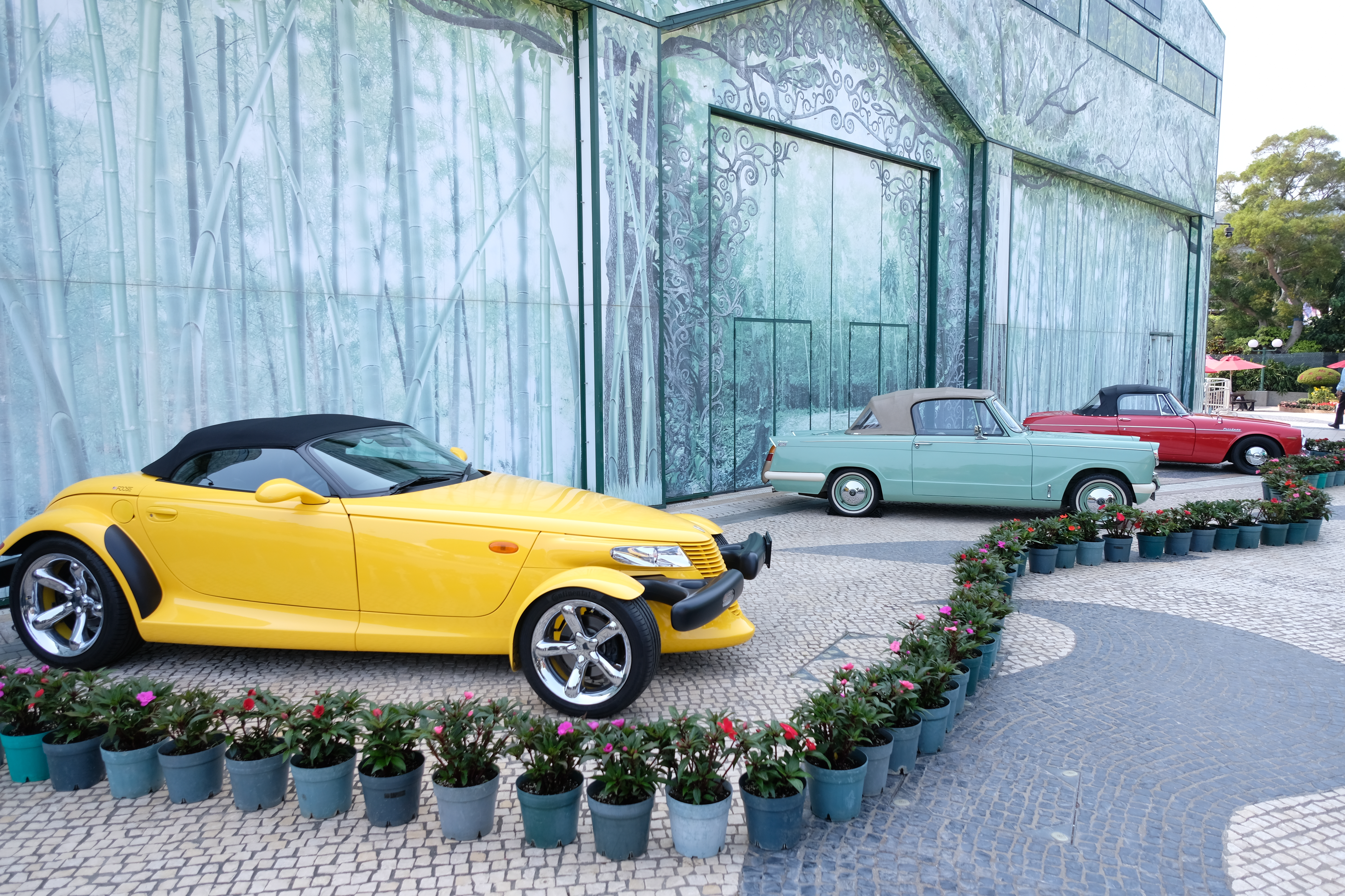 海洋公園夥拍香港老爺車會將於明日（26日）及後日舉行「CAR年華」車展，訪客只需持有海洋公園入場門票、智紛全年入場證或無限次入場證，即可以免費參加「CAR年華」，與擁有逾半世紀歷史的古董車合照打卡（大文新聞網記者 麥鈞傑 攝）