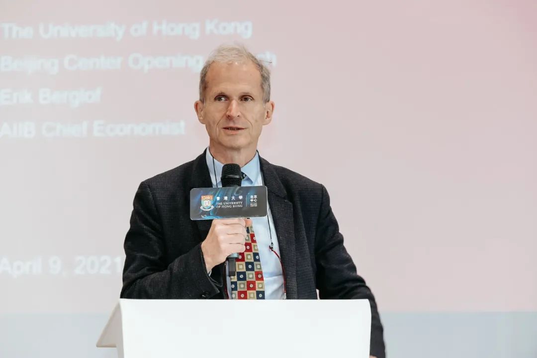 4月9日，香港大學北京中心開幕儀式在北京亞洲金融中心舉行，香港特別行政區政府駐北京辦事處主任梁志仁出席活動並致辭。（大公文匯全媒體記者攝）

