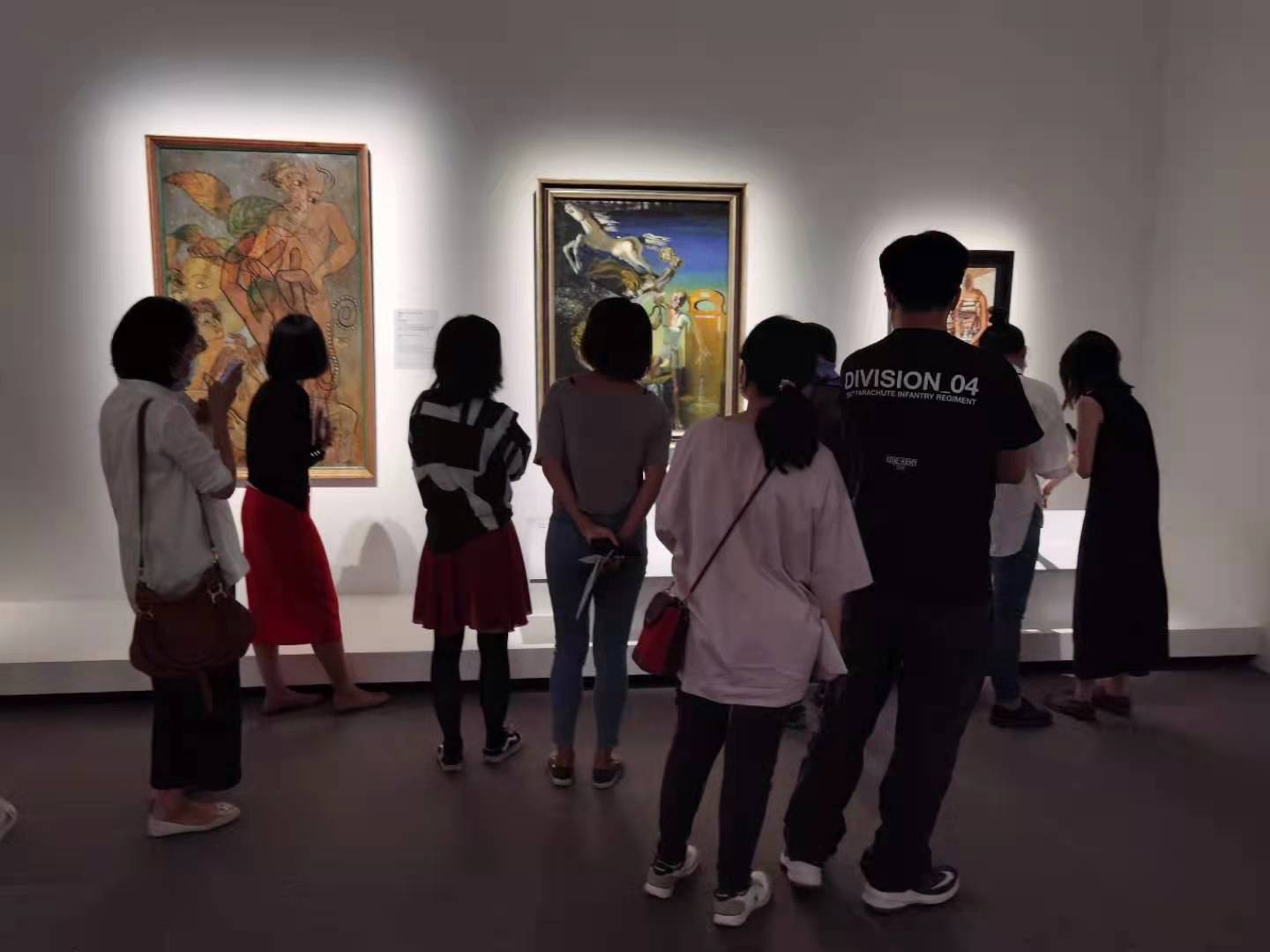 市民參觀「超現實之外——巴黎龐比度中心藏品展」。（大公文匯全媒體記者 攝）