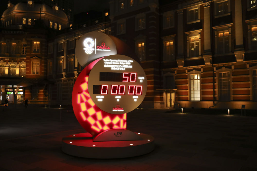 圖為位於東京站廣場的奧運會倒計時牌（新華社資料圖片）