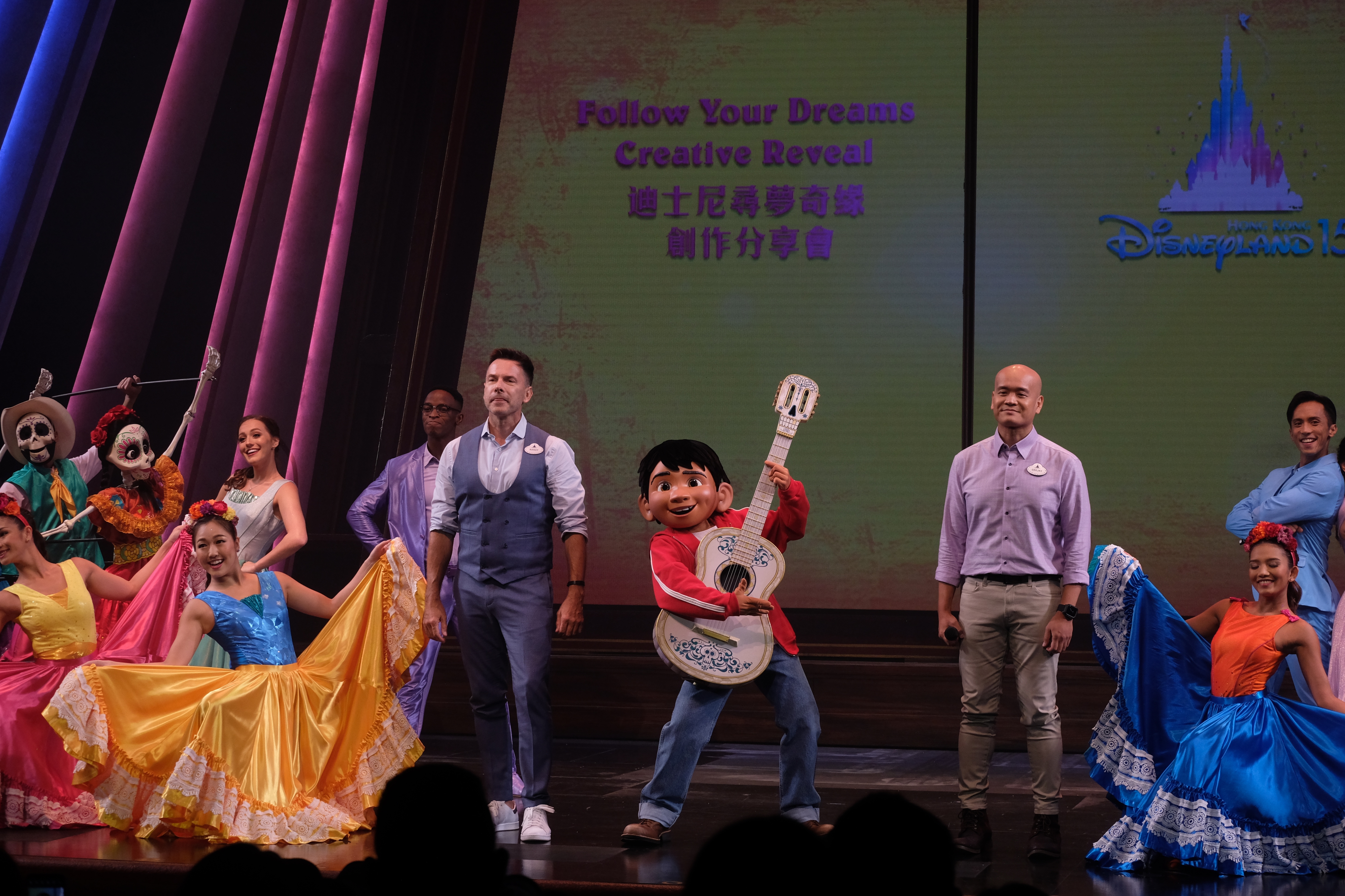 香港迪士尼樂園新城堡「奇妙夢想城堡」開幕半年，新城堡的全新日間匯演登場將於6月30日起登場，名為「迪士尼尋夢奇緣」。

樂園今日（9日）率先舉辦創作分享會，由幕後團隊分享創作，首次曝光部分表演，包括原創歌曲及重新編制的音樂，以及迪士尼朋友勇敢的追夢故事。

賓客將會跟隨米奇老鼠與多位全新配搭的迪士尼朋友，以令人耳目一新的音樂、舞蹈一起遊歷一場追夢之旅，啟發夢想，成就快樂。（大公文匯全媒體記者麥鈞傑攝）