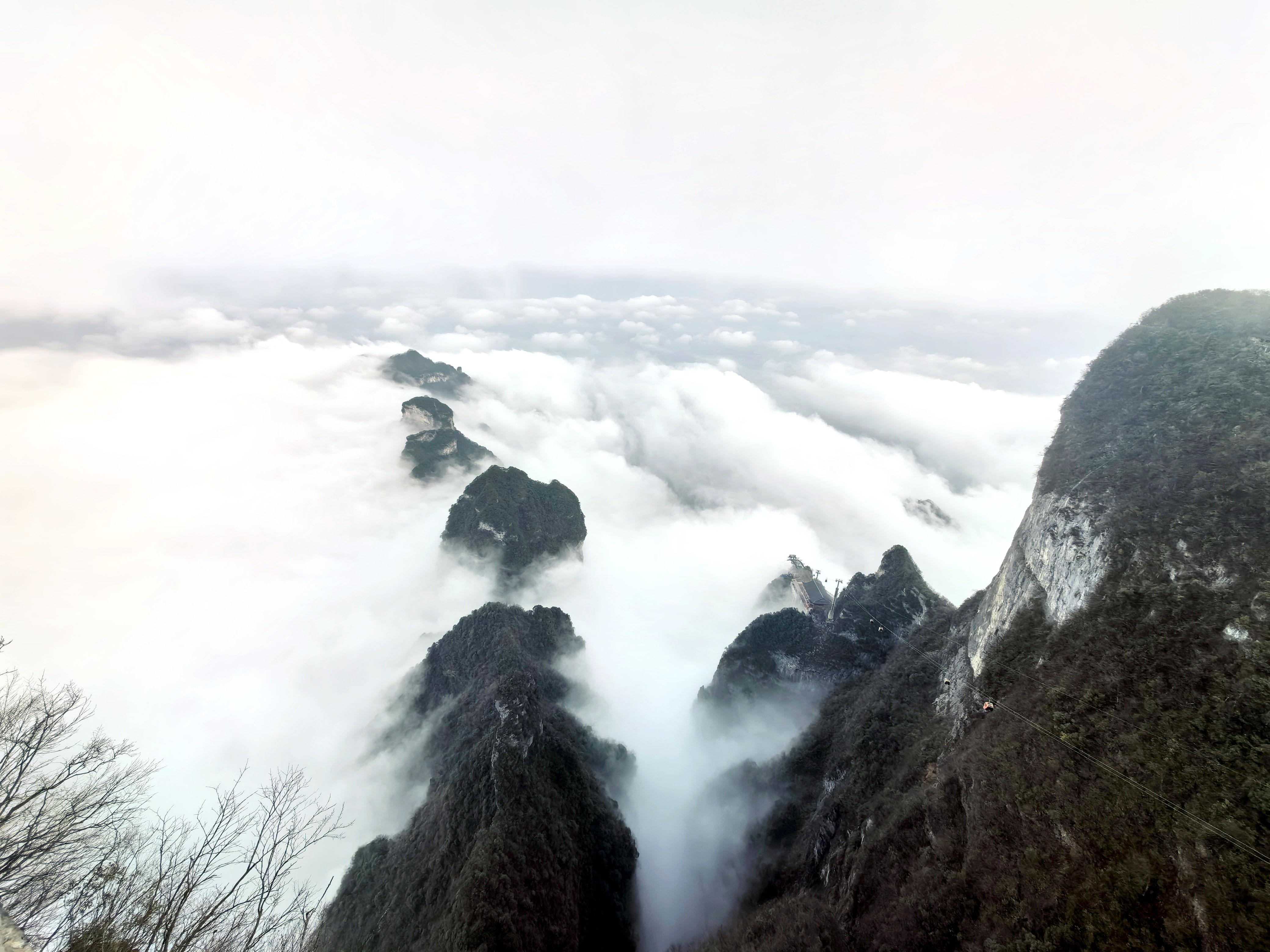 天門山雲海奇觀。 （記者姚進 攝）