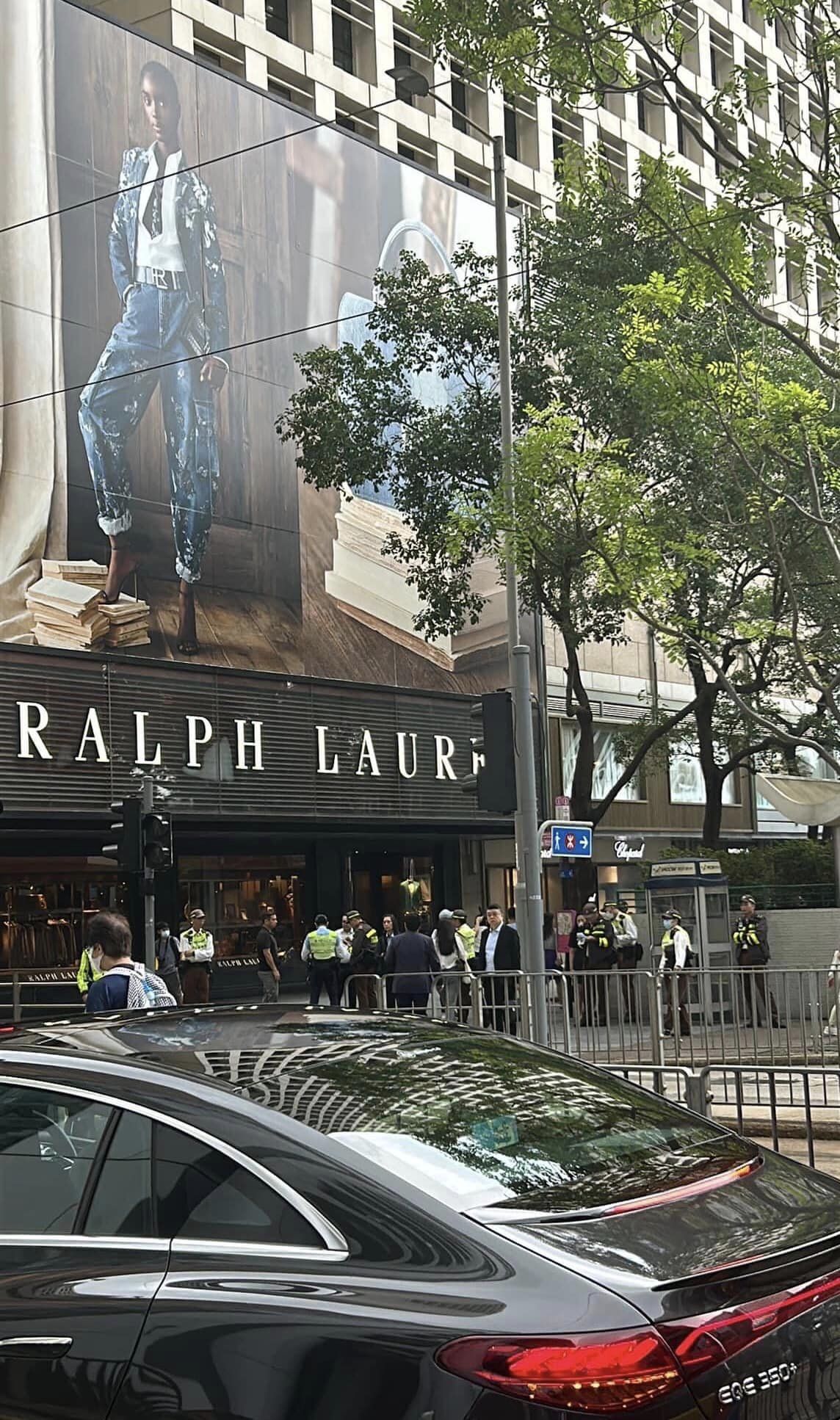 中環有警員執法疑似檢控市民亂過馬路- 香港- 大公文匯網