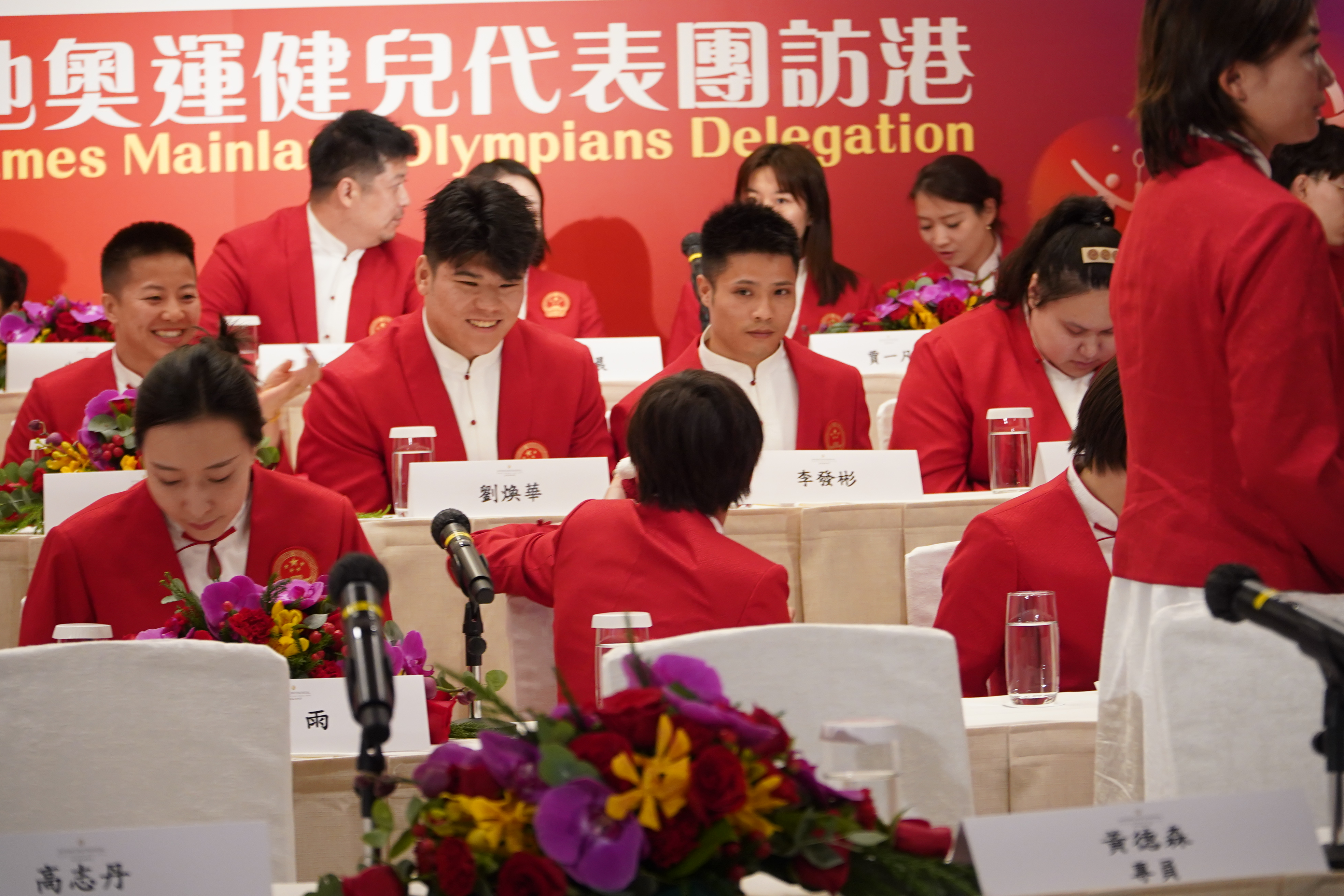 (有片)全紅嬋成「團寵」 記者會再收公仔! - 香港 - 大公文匯網