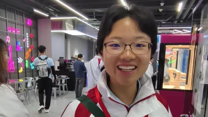 （有片）港澳青少年升旗隊訪京 | 航天專業港生：黎家盈是我偶像　冀在內地有更大事業舞台