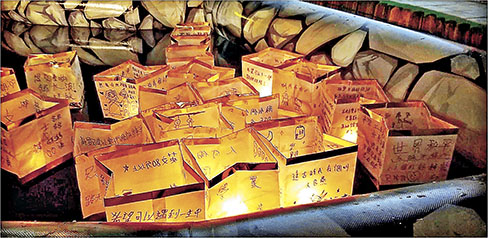 ■許願水燈池有氣氛。