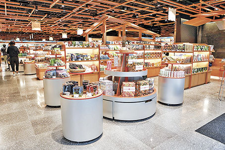 ■和風裝潢散發禪味，谷辰超市休閒舒服。