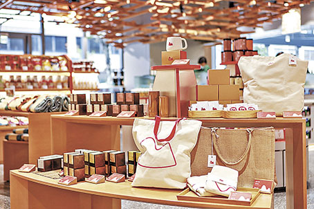 ■現場有即製輕食亦有各式生活雜貨。