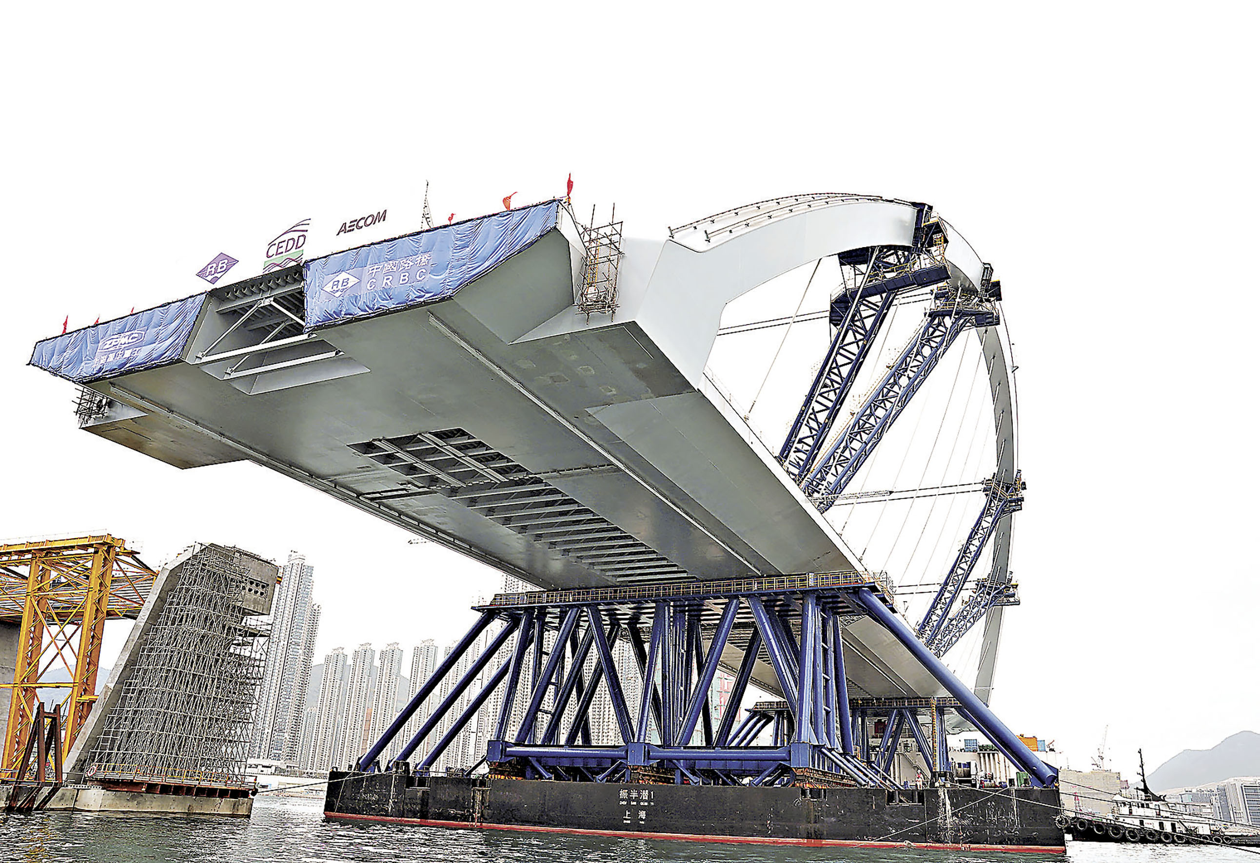 ■長達200米的雙拱鋼橋。