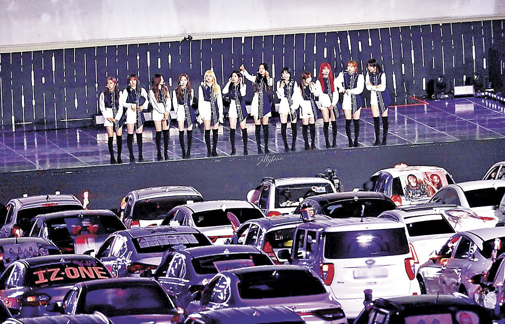 ■IZONE舉辦首次汽車演唱會時大感新奇。 網上圖片