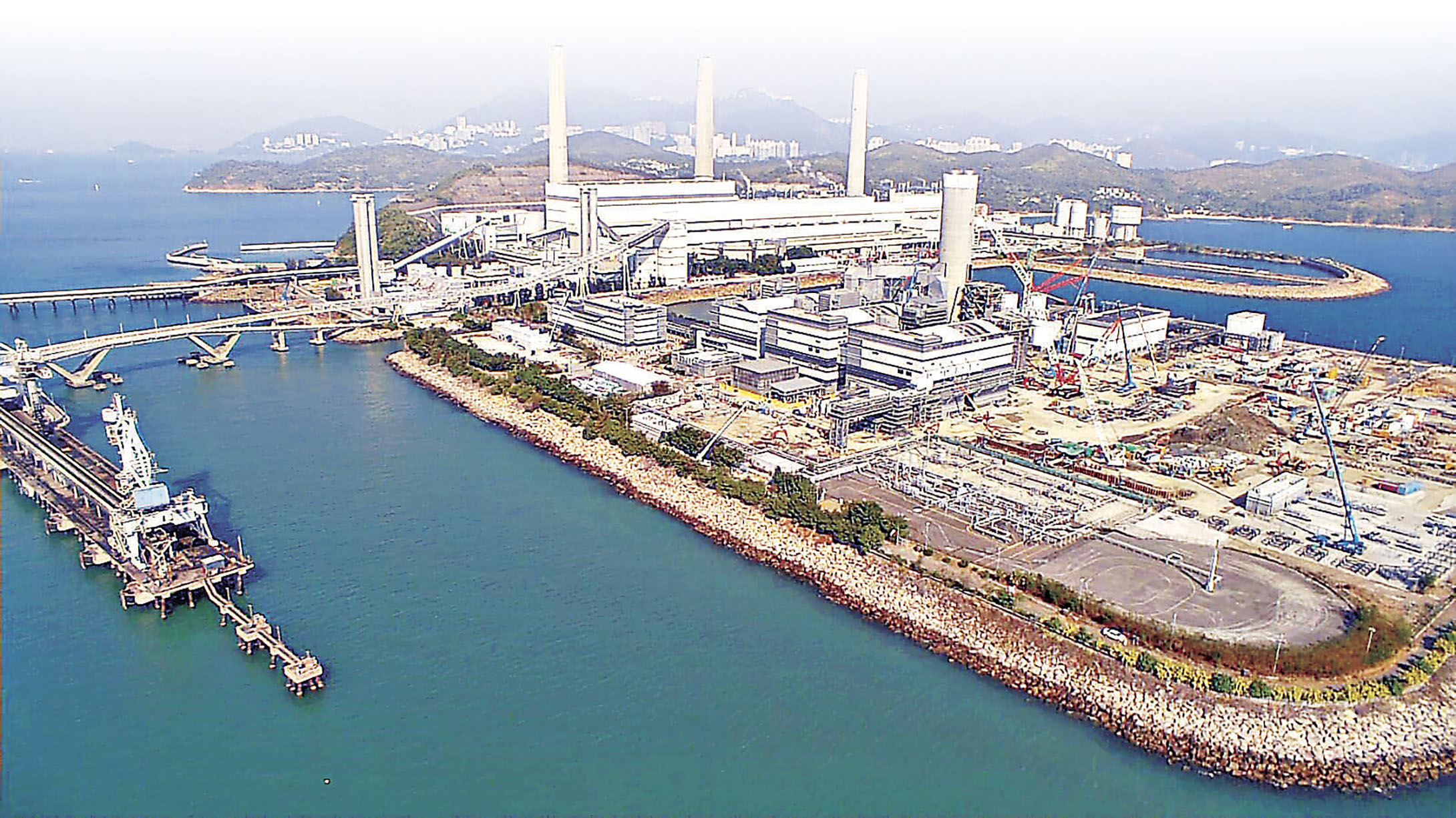 ■港燈率先於南丫發電廠的新燃氣機組建造項目推動電氣化建造工程。