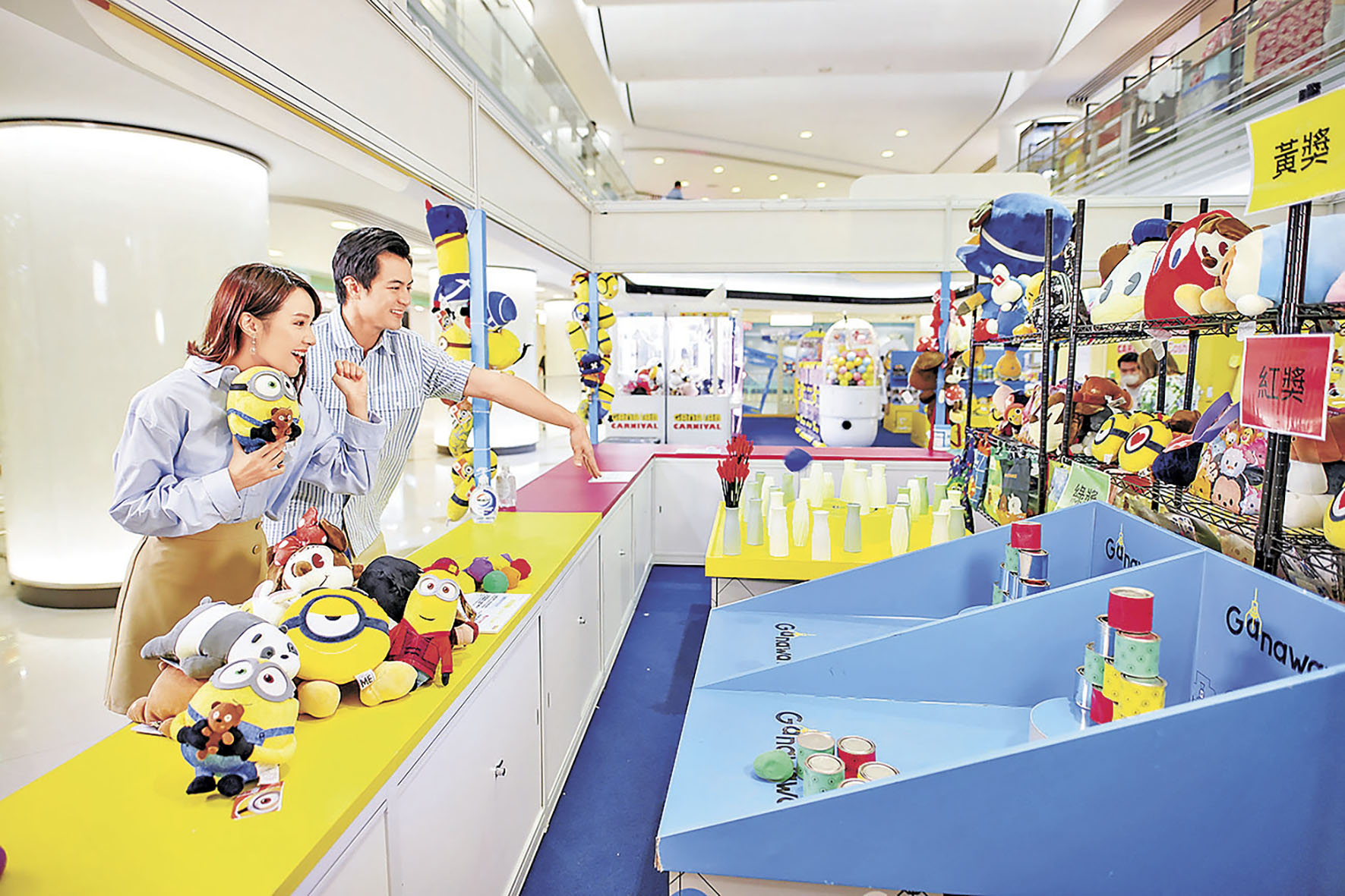 ■幸運擲罐攤位遊戲，目標全數倒下方可贏得獎品，機會只有3次，機不可失！