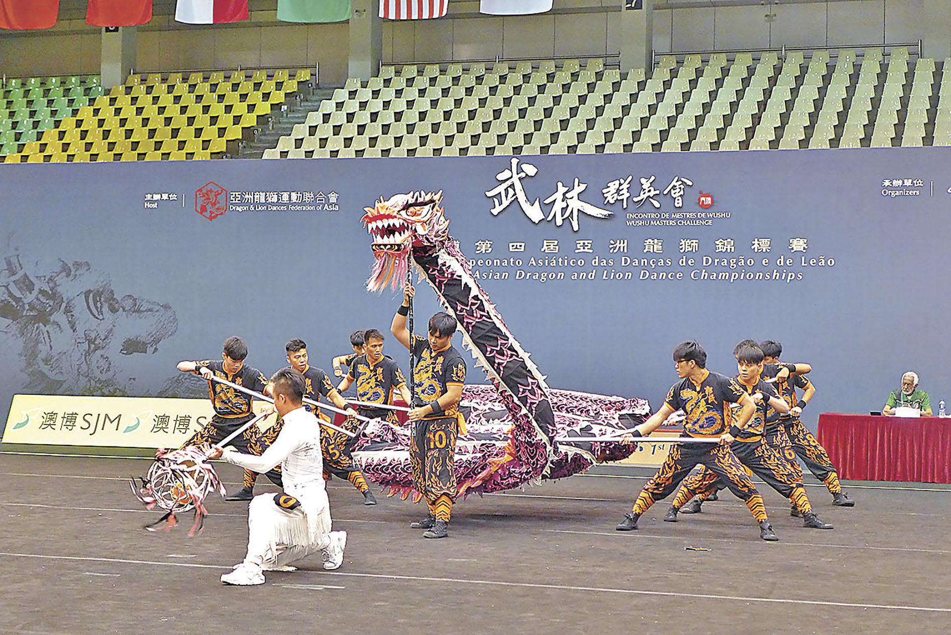 ■香港隊參加舞龍比賽。