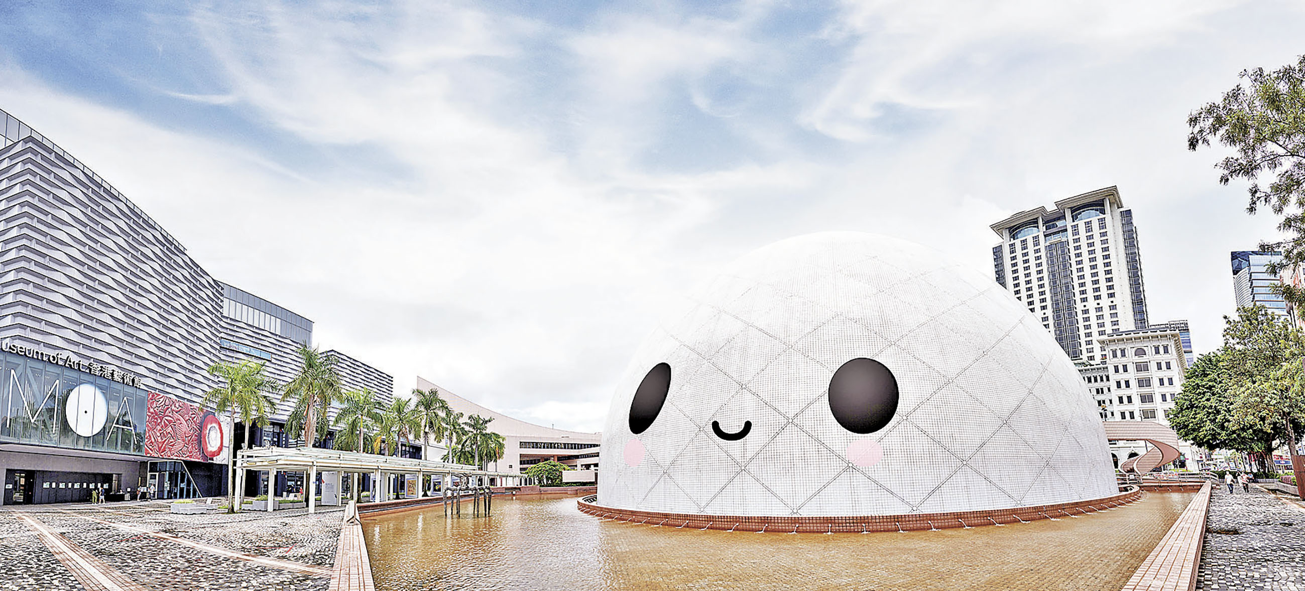 ■太空館蛋形外牆貼上角色經典笑臉。