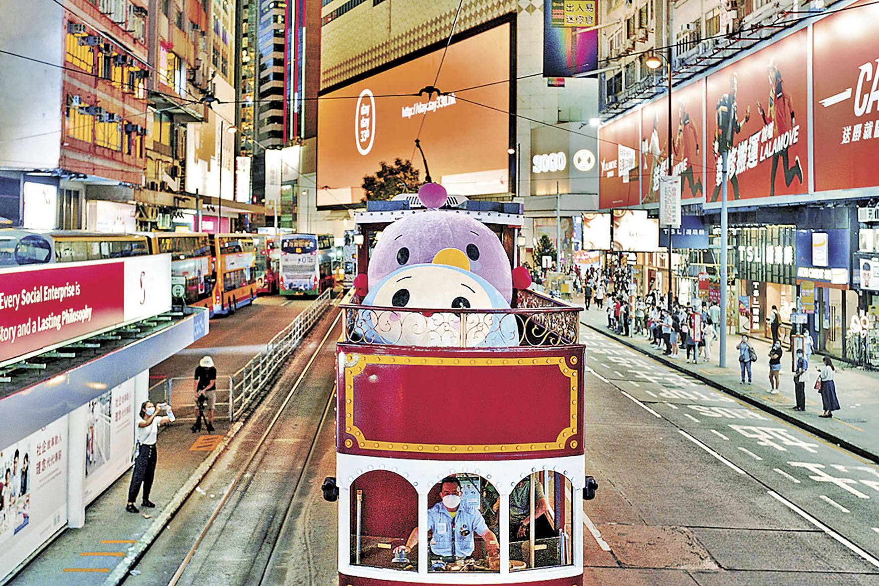 ■一眾FriendsWithYou 角色早前穿梭香港景點。