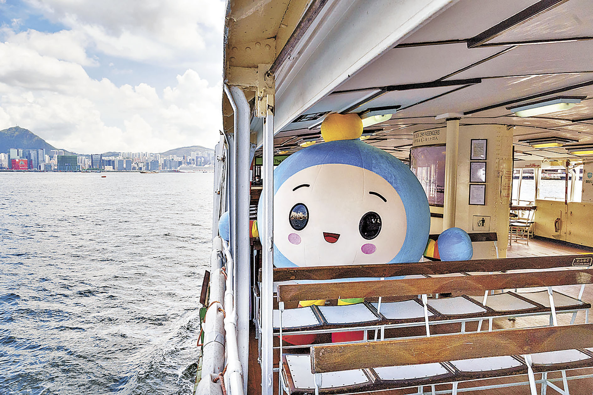 ■得意角色搭天星小輪，欣賞維港美景。