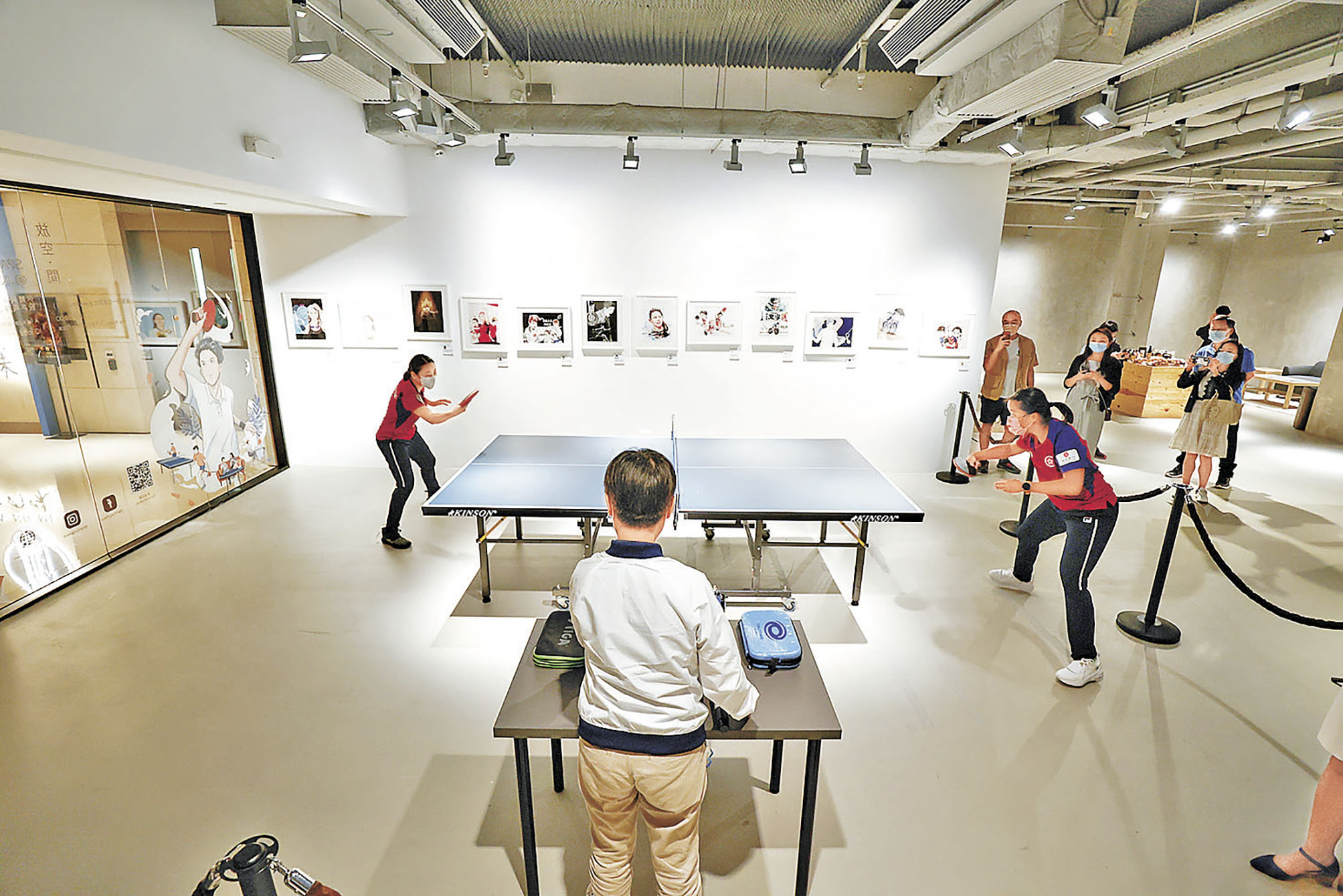 ■市民可於「放空．間」切磋乒乓球及欣賞東奧插畫。