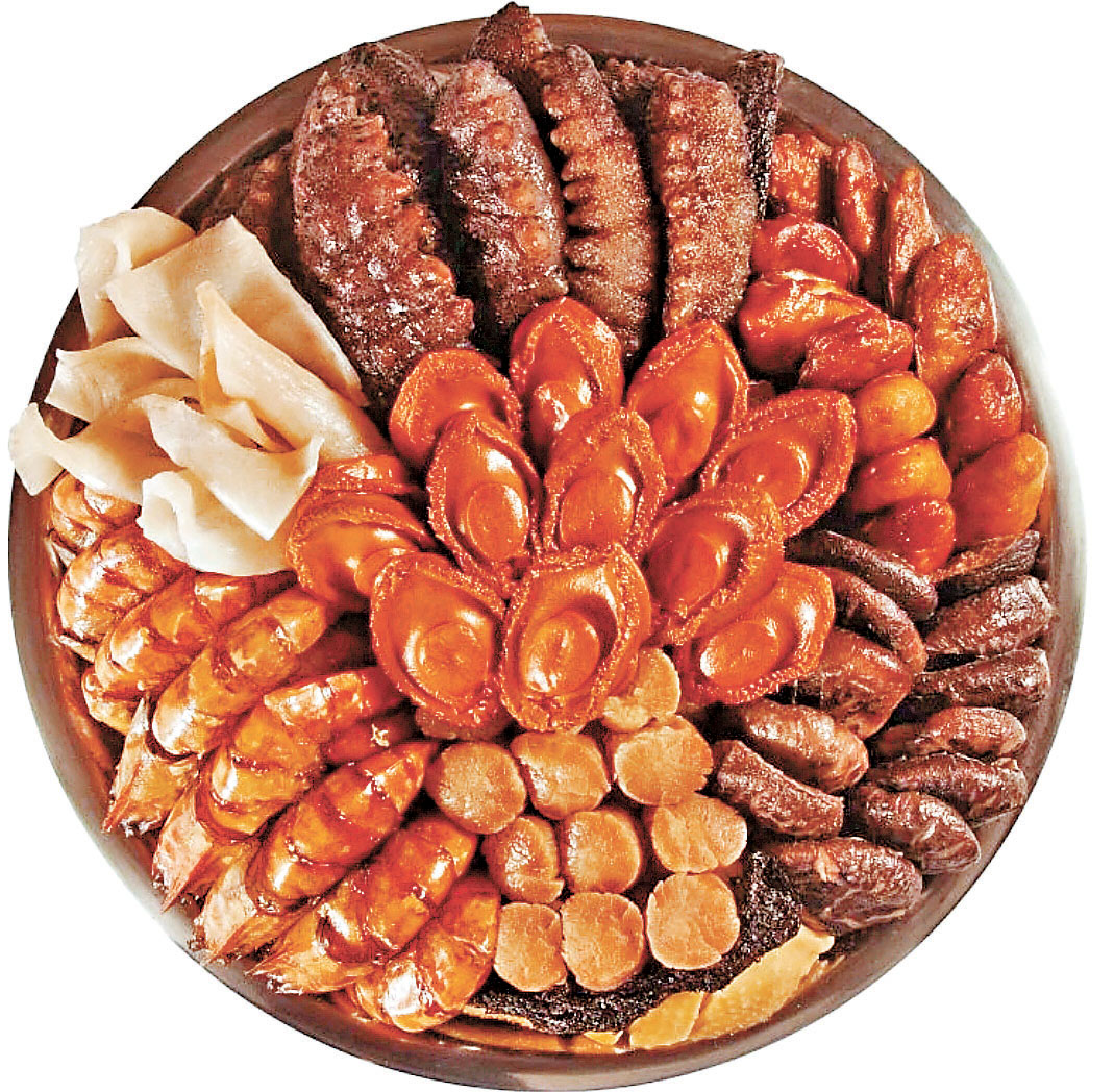 ■煲仔王12人分量的特大盆菜重出江湖。