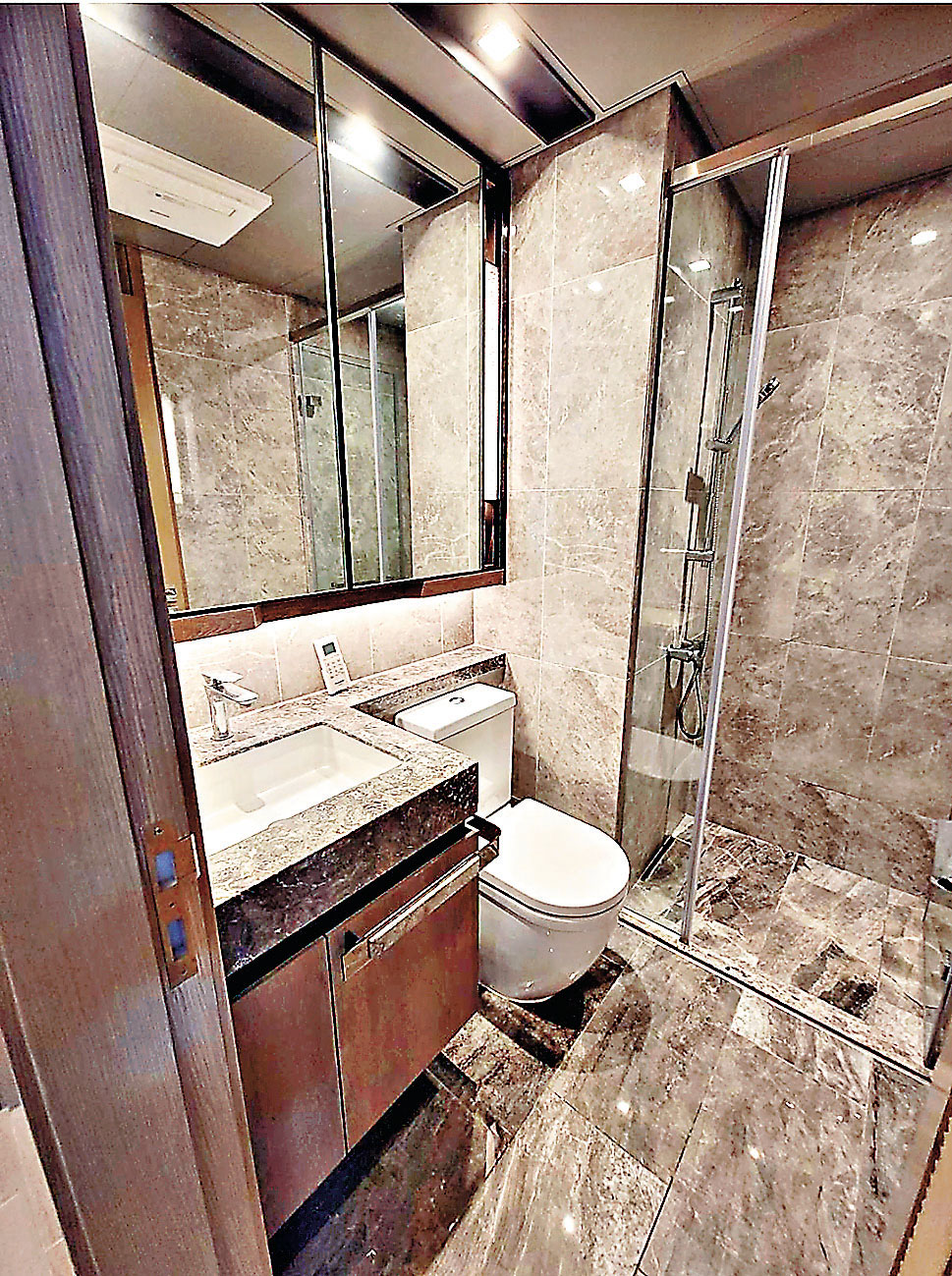 ■廁所和浴室光猛企理。