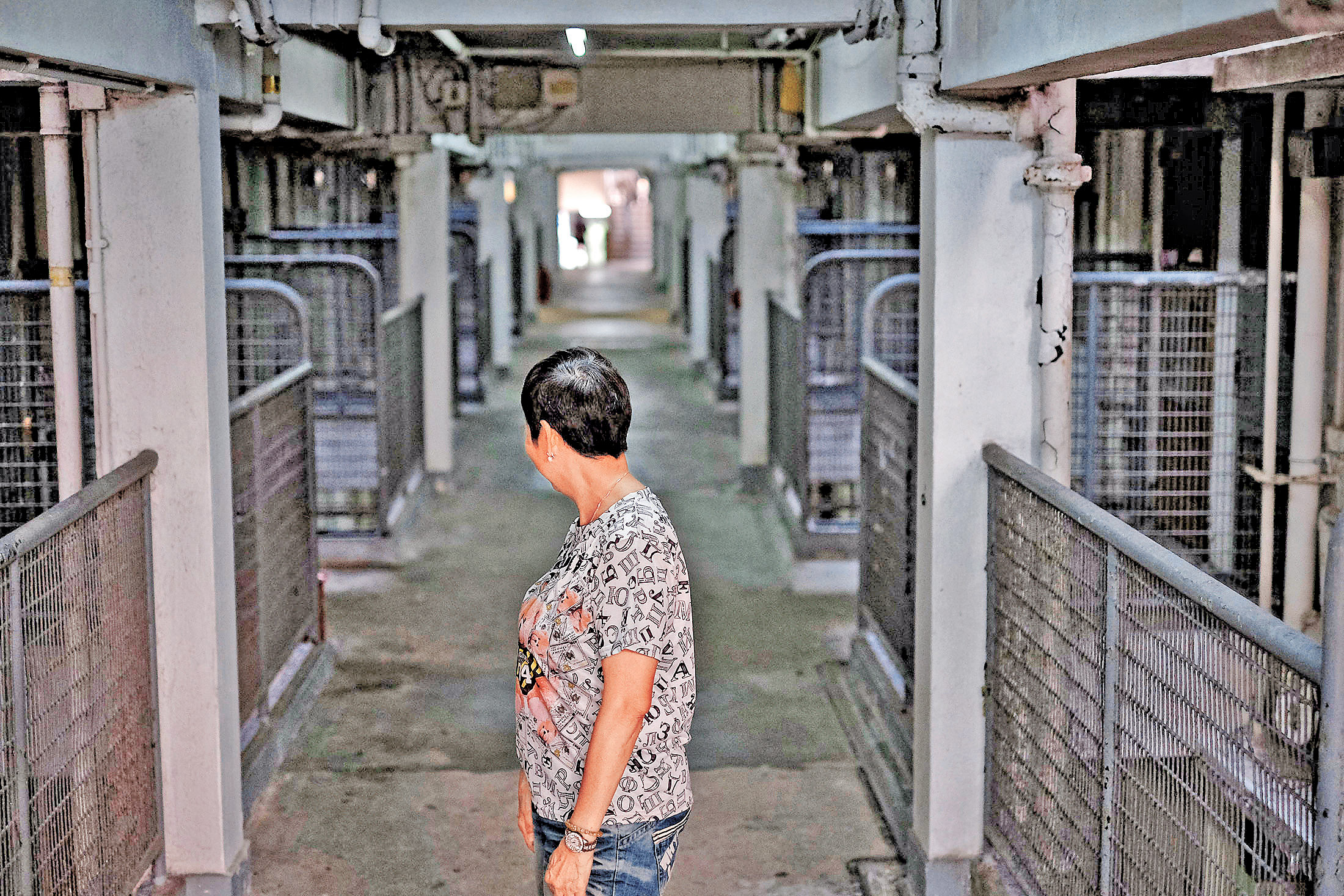 ■驀然回首,琼姐在漁光村度過了33年時光,這條走廊記載着她和家人、鄰居的美好回憶。