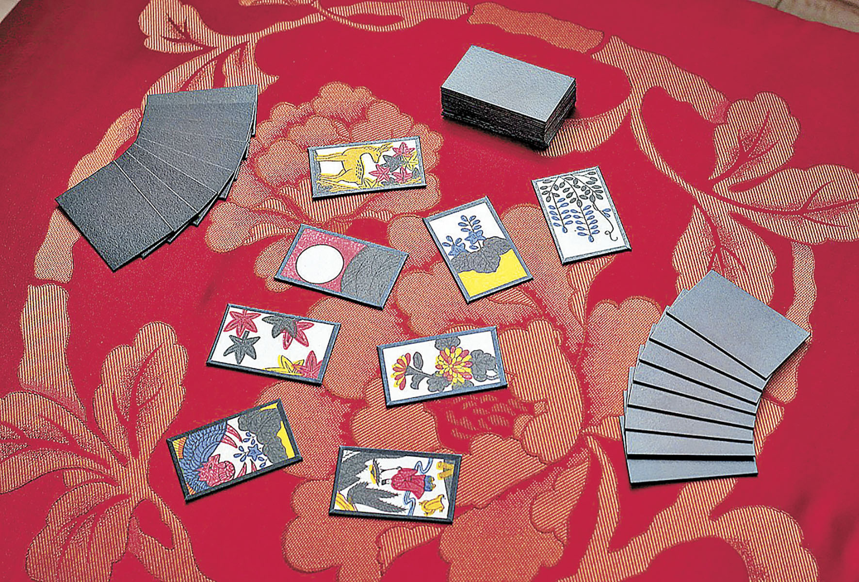 ■花札是計算得分的打牌遊戲。