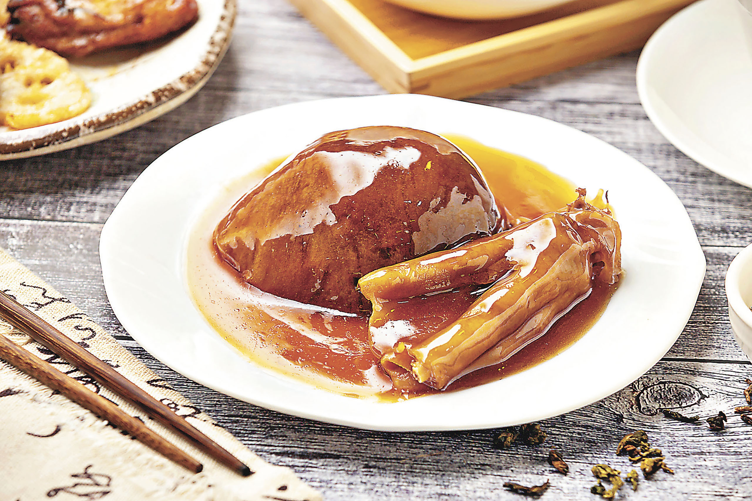 ■蝦籽柚皮生扣鵝掌。