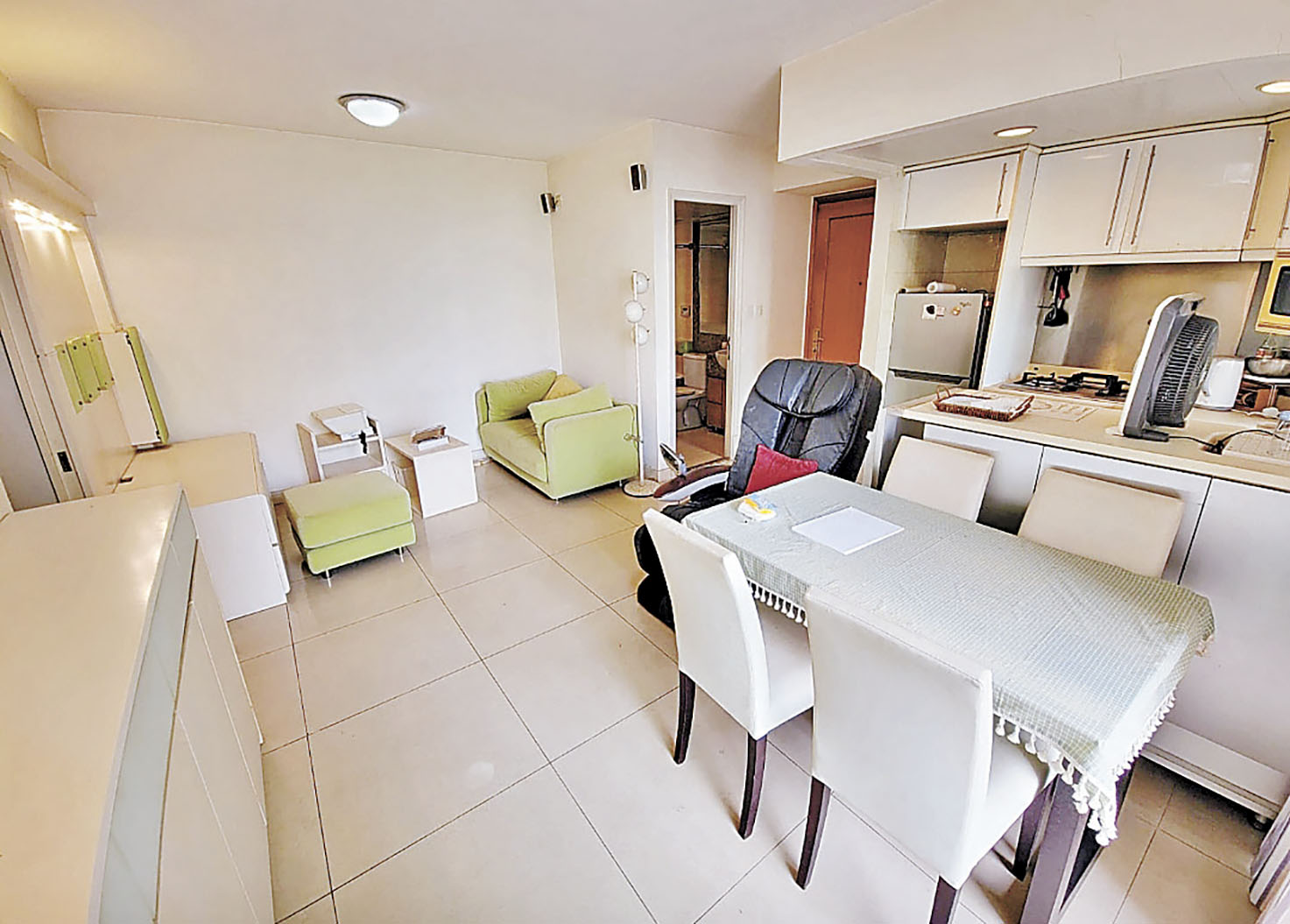 ■客飯廳涇渭分明。